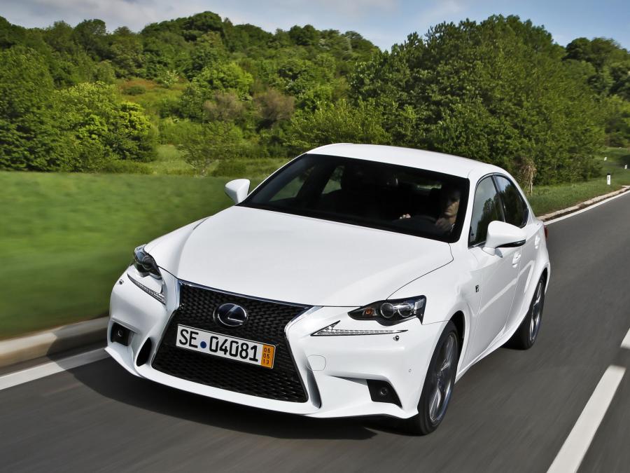  Lexus IS300h F-Sport 2013 года  (EU) (фото 15 из 16)